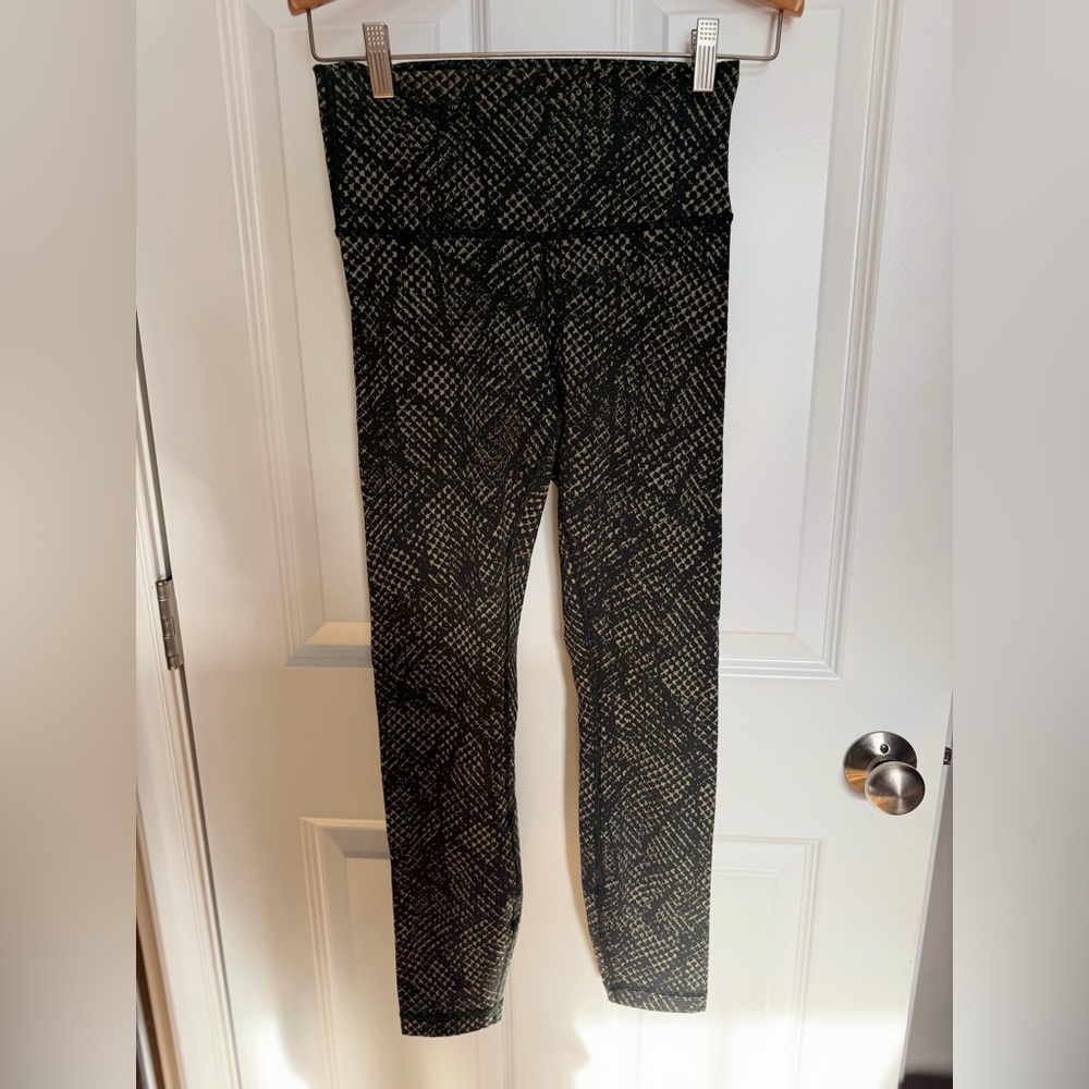 Lululemon Athletica Black and Tan Leggings
